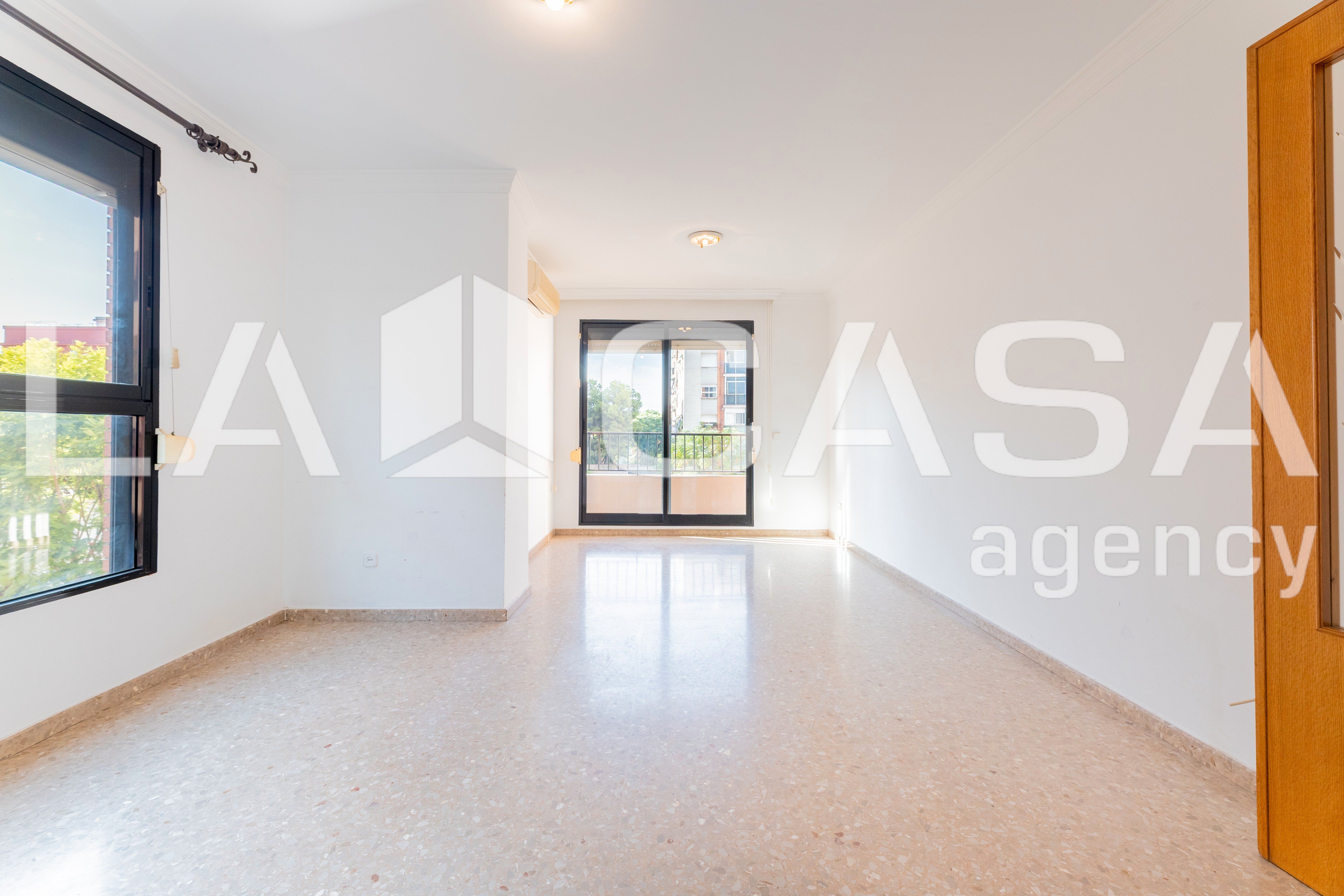 Sala de estar de Piso en venta en  Valencia Capital con Balcón