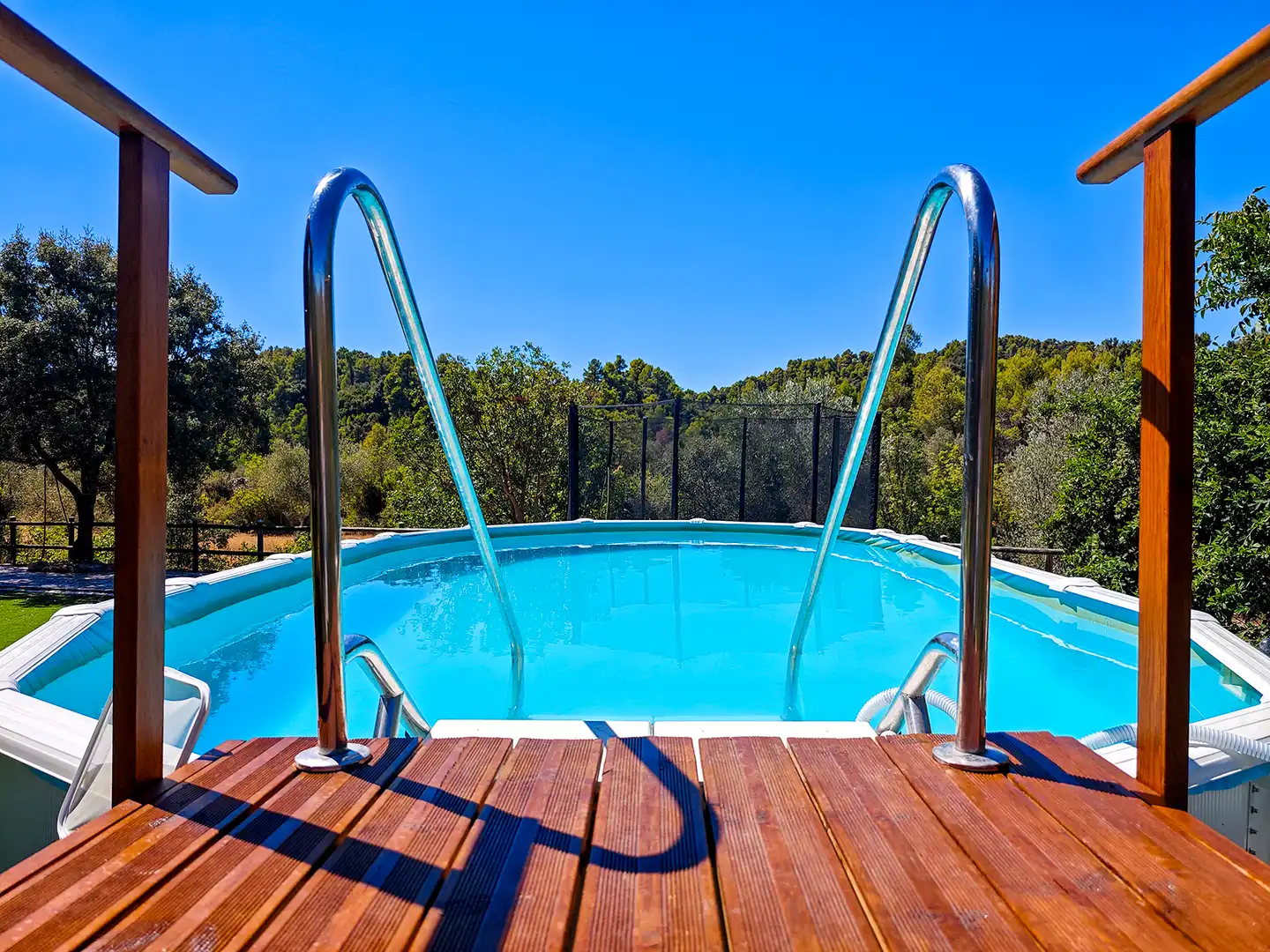 Schwimmbecken von Residential zum Verkauf in Arnes