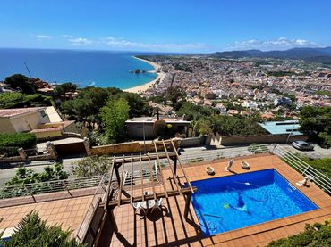 Casa amb piscina en venda a Cardenal Vidal i Barraquer