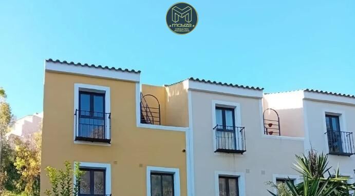 Vista exterior de Casa adosada de lloguer en Casares amb Jardí privat i Piscina comunitària