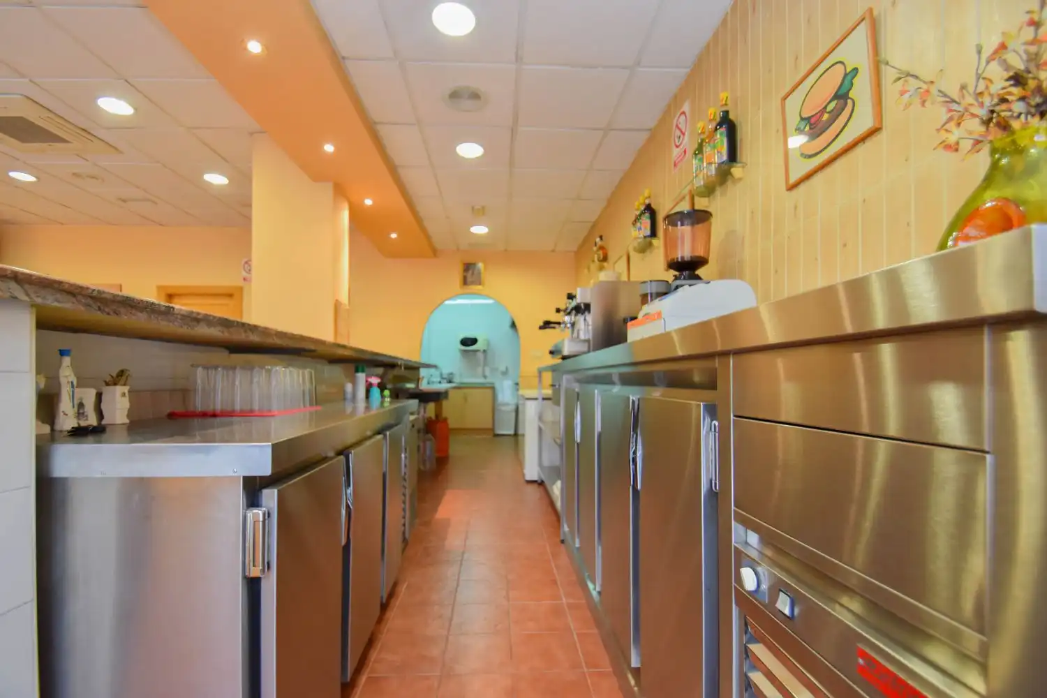 Cuina de Local de lloguer en Las Gabias amb Aire condicionat