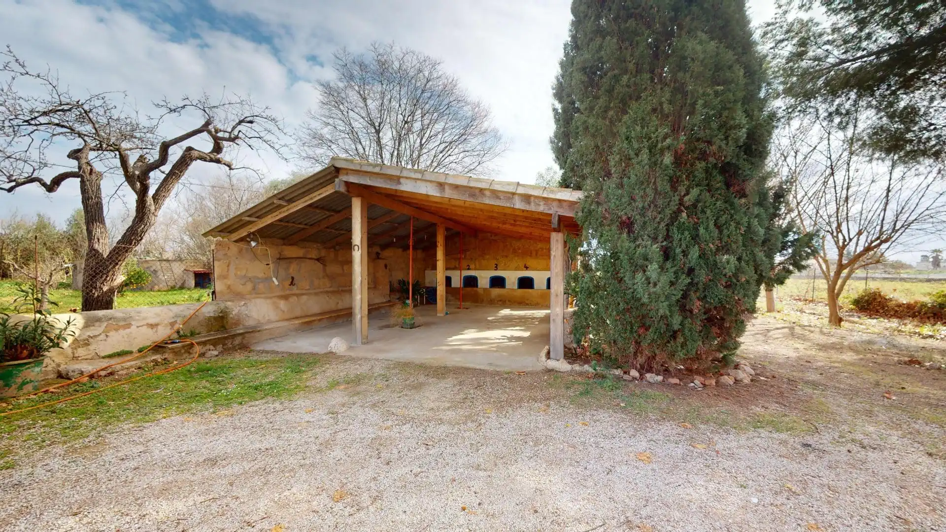Außenansicht von Country house zum Verkauf in  Palma de Mallorca mit Privatgarten, Terrasse und Abstellraum