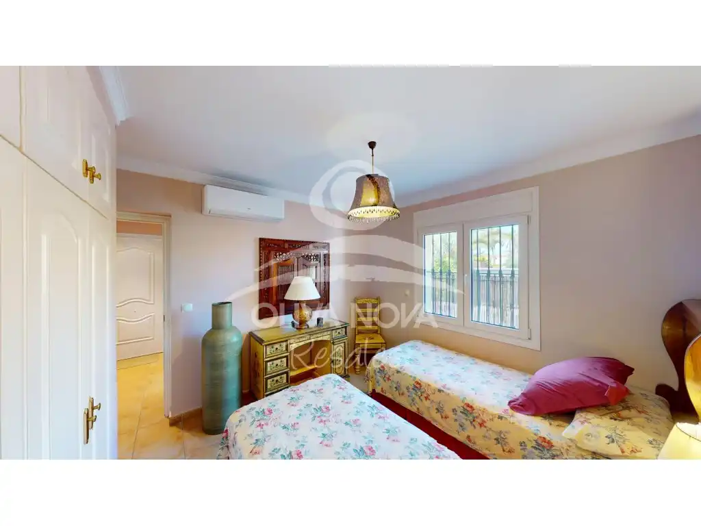 Habitación de Casa o chalet en venta en Oliva con Terraza y Piscina