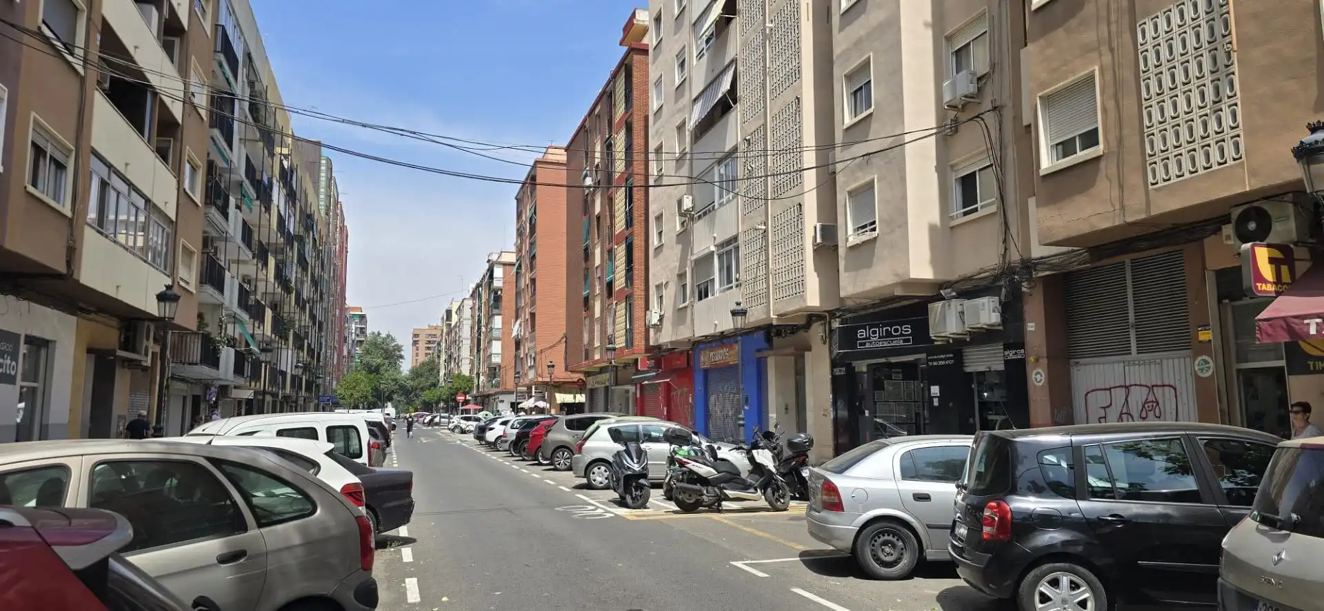Vista exterior de Local en venda en Valencia