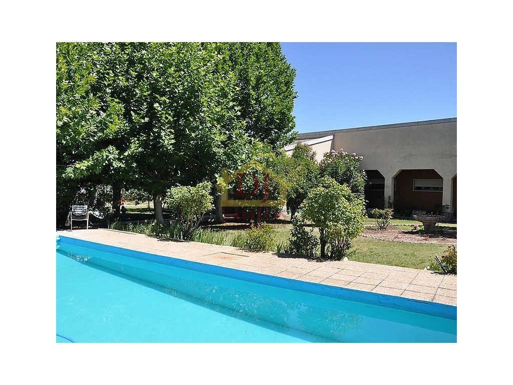 Piscina de Casa o xalet en venda en Santa Marta de Tormes amb Jardí privat, Terrassa i Piscina
