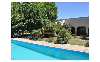 Piscina de Casa o xalet en venda en Santa Marta de Tormes amb Jardí privat, Terrassa i Piscina