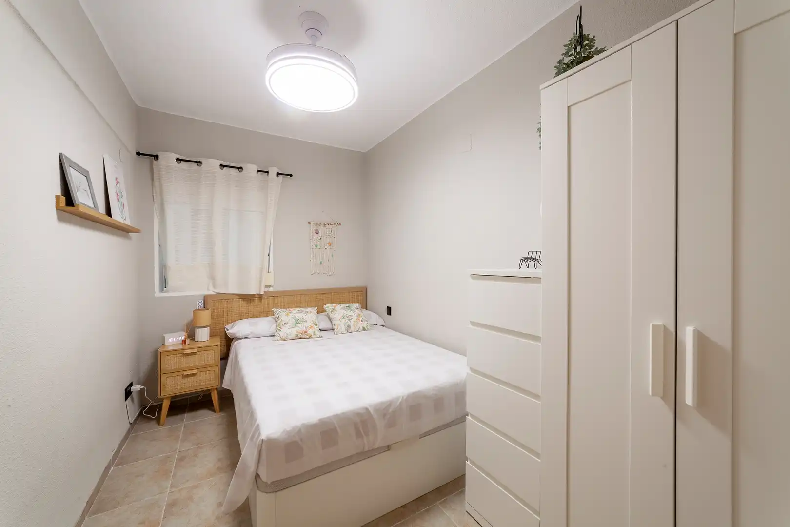 Schlafzimmer von Wohnung zur Miete in Sueca mit Klimaanlage, Heizung und Terrasse