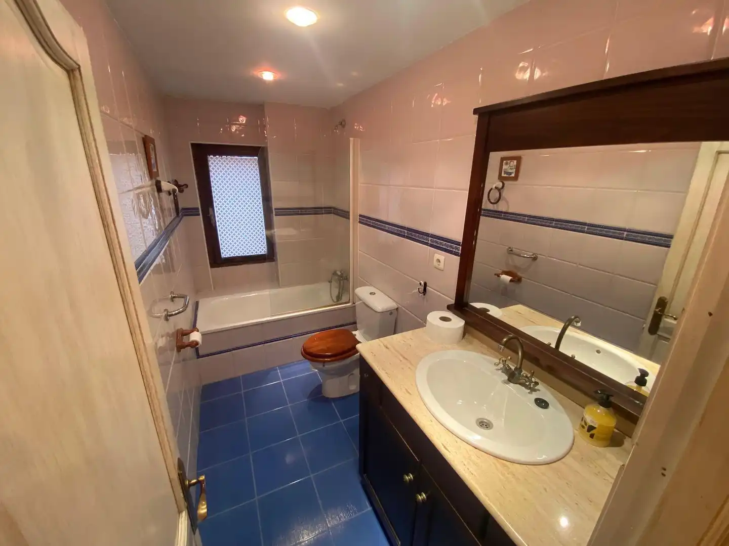 Bathroom of Flat for rent in Nava  with Heating and Swimming Pool