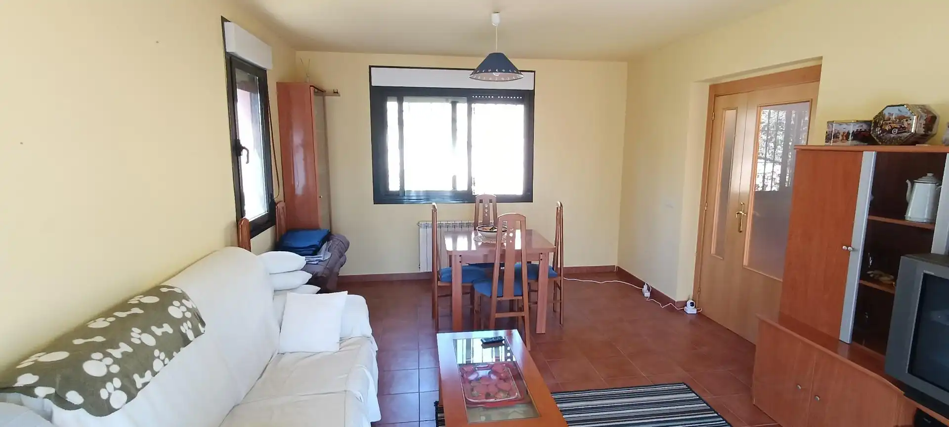 Wohnzimmer von Einfamilien-Reihenhaus zum Verkauf in Cogollos mit Heizung und Privatgarten