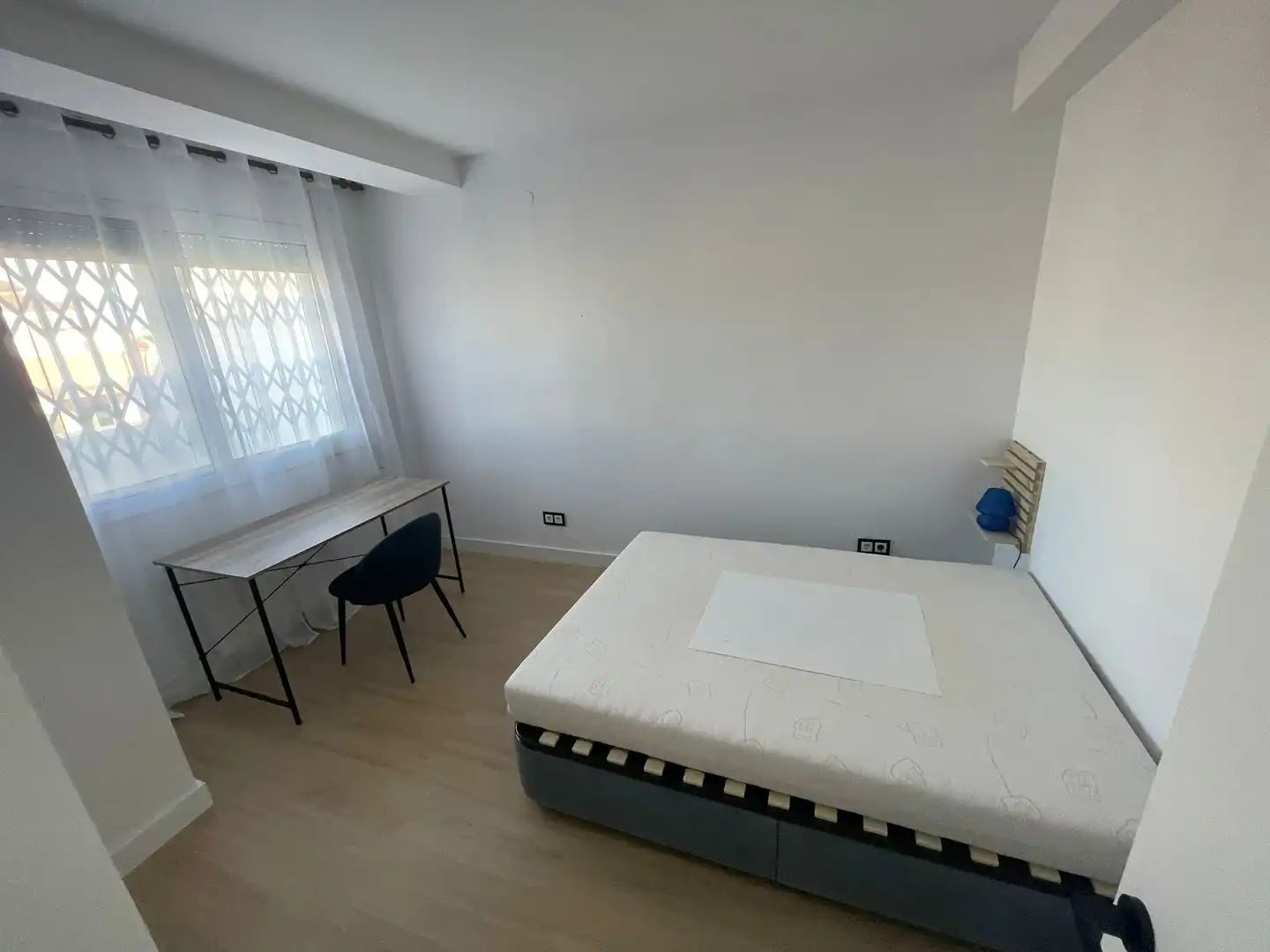 Habitación de Ático de alquiler en Tarragona con Aire acondicionado, Calefacción y Parquet