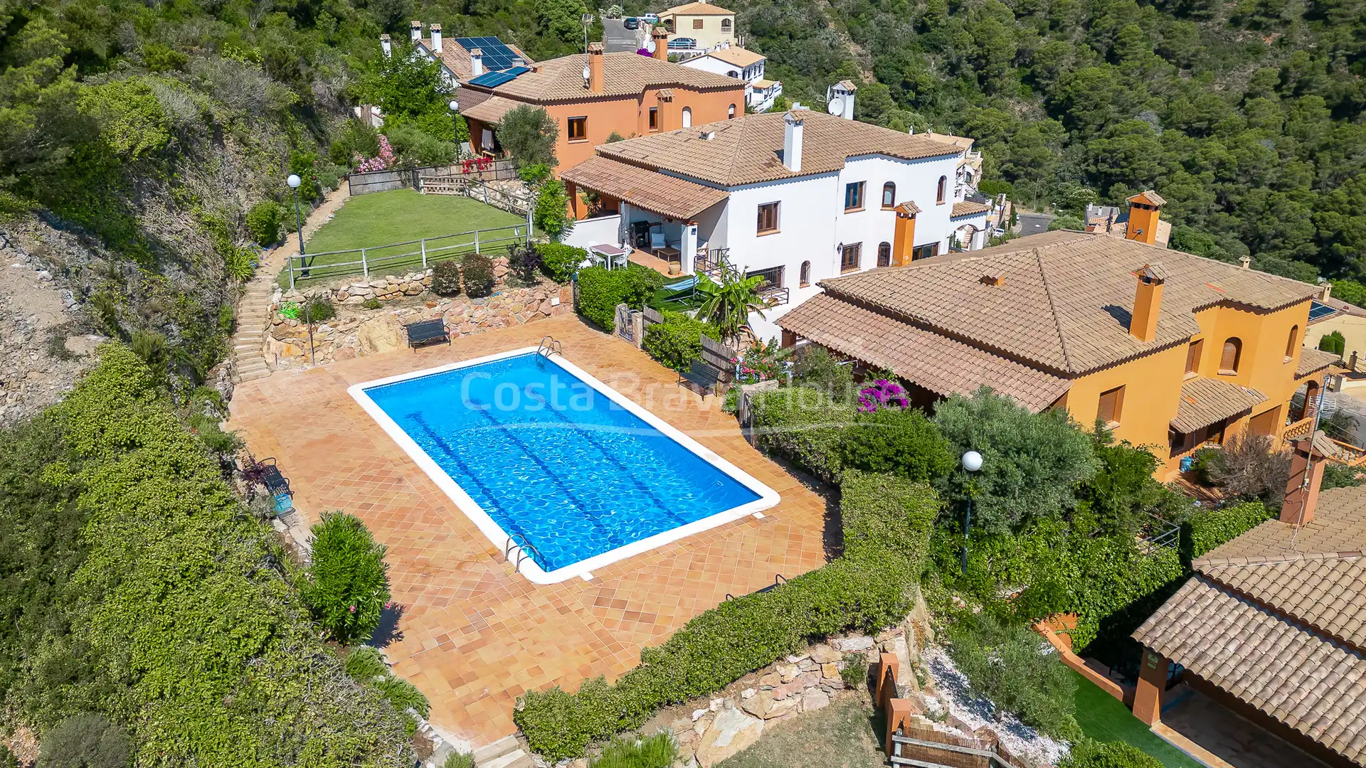 Piscina de Casa adosada en venda en Begur amb Aire condicionat, Calefacció i Jardí privat