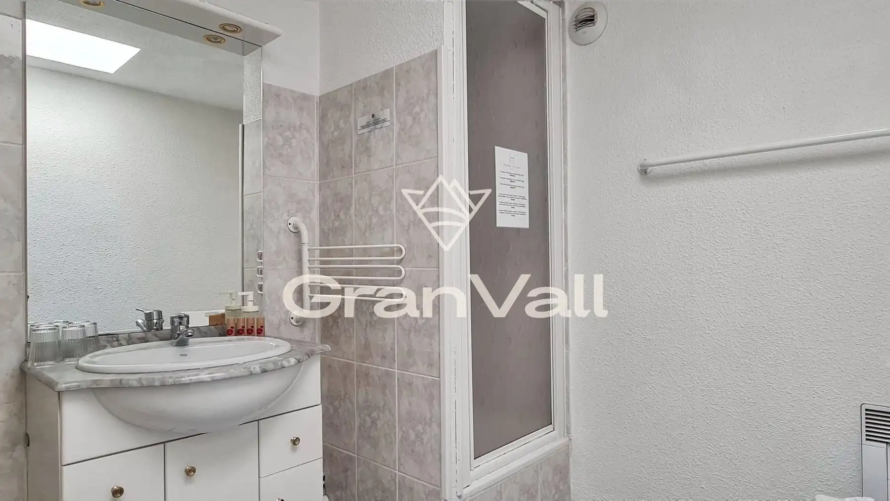 Baño de Edificio en venta en Latour - de - Carol