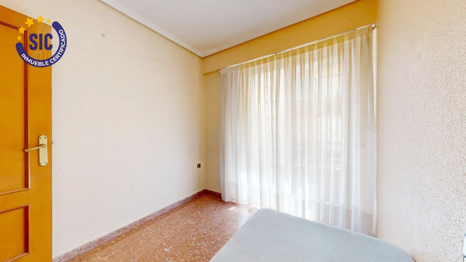 Bedroom of Flat for sale in Torrent  with Balcony