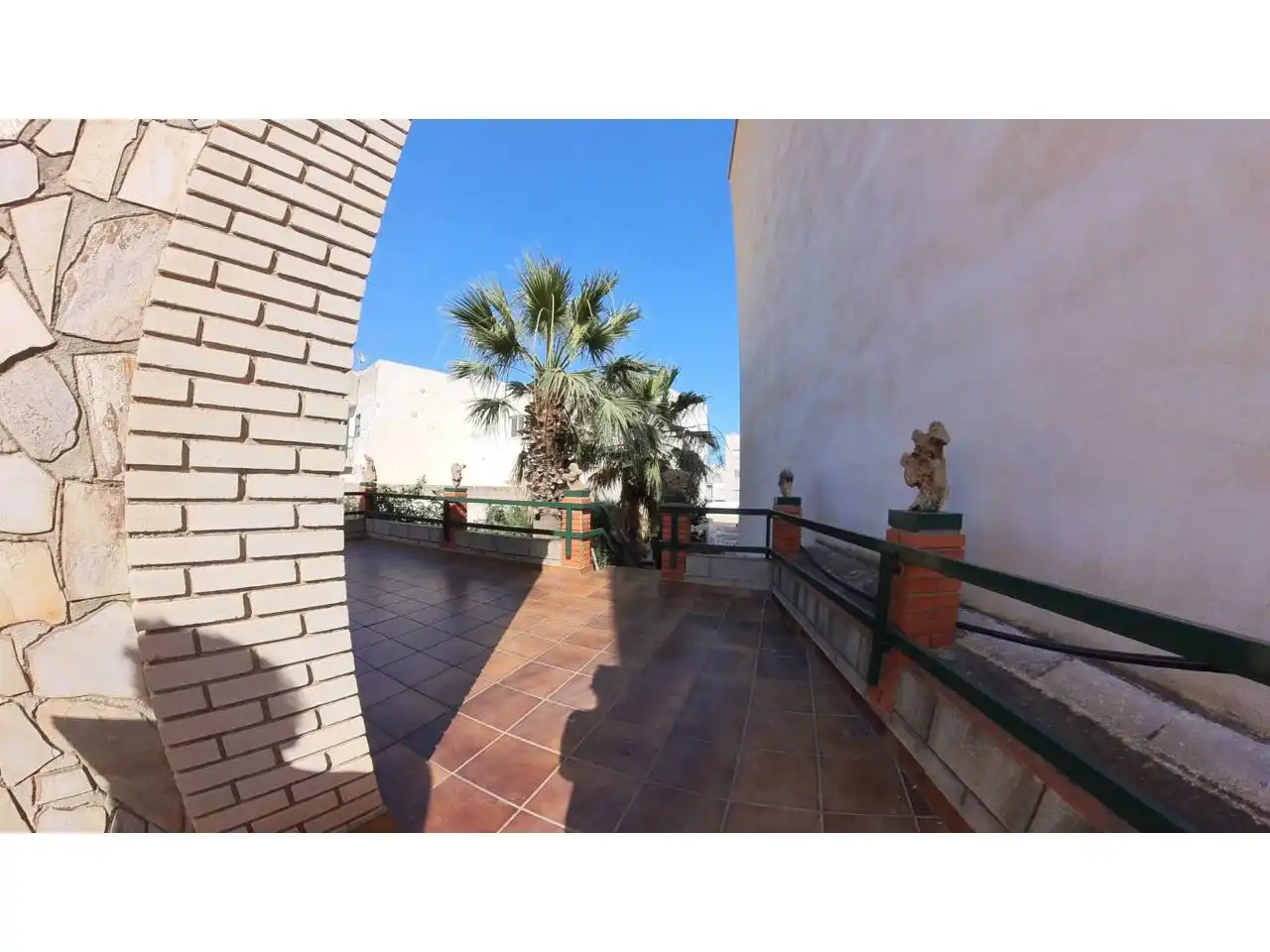 Vista exterior de Casa o xalet en venda en El Ejido amb Calefacció, Jardí privat i Terrassa