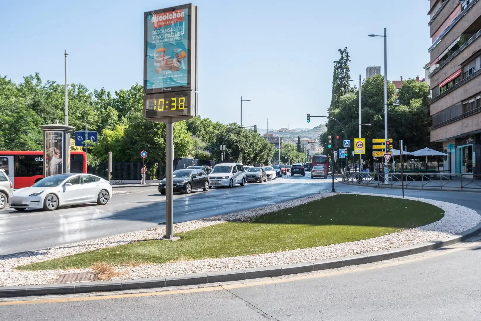 Vista exterior de Piso en venta en Granada con Aire acondicionado, Calefacción y Amueblado