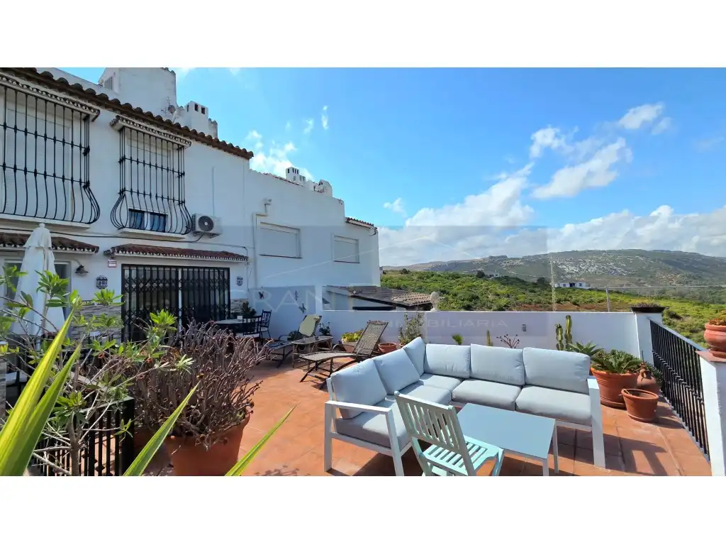 Terraced house with pool for sale in Urbanizacion Monte Viñas