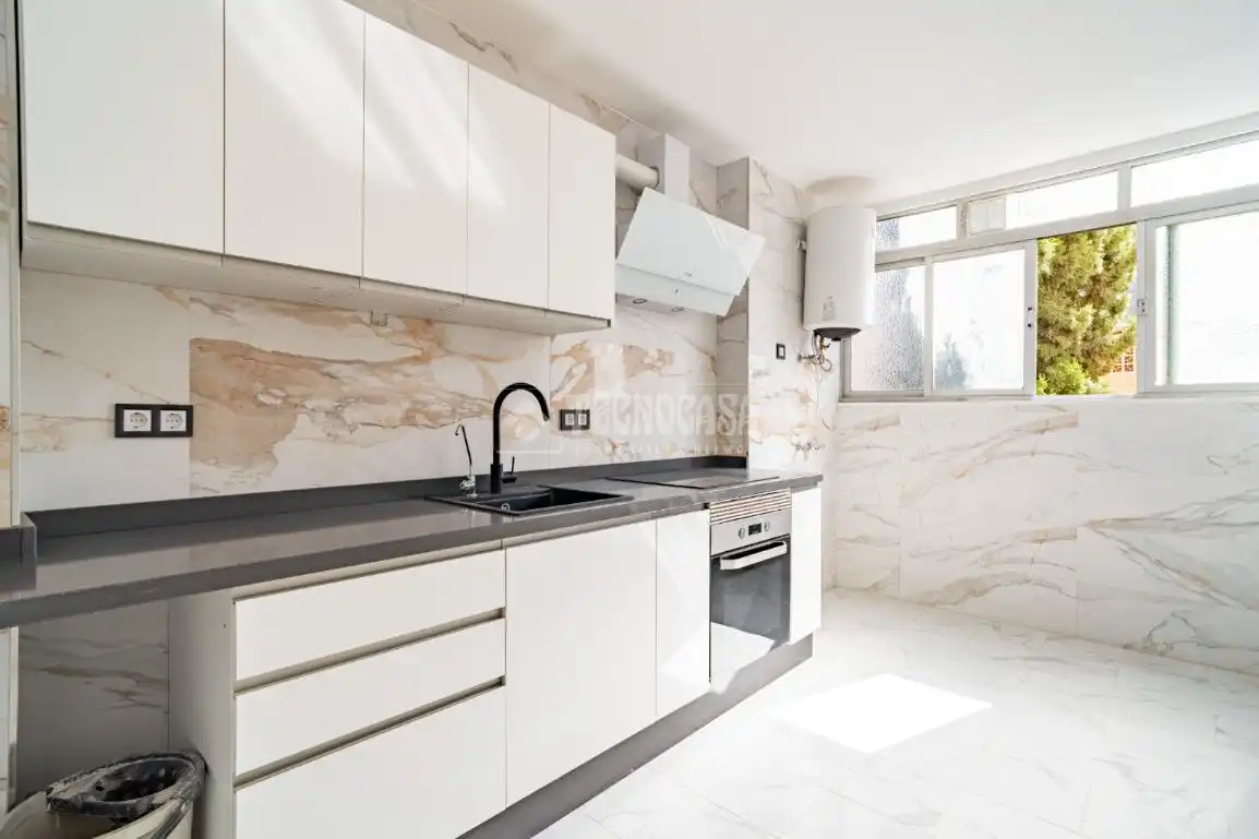 Kitchen of Flat for sale in Granada  with Air Conditioner, Heating and Terrace