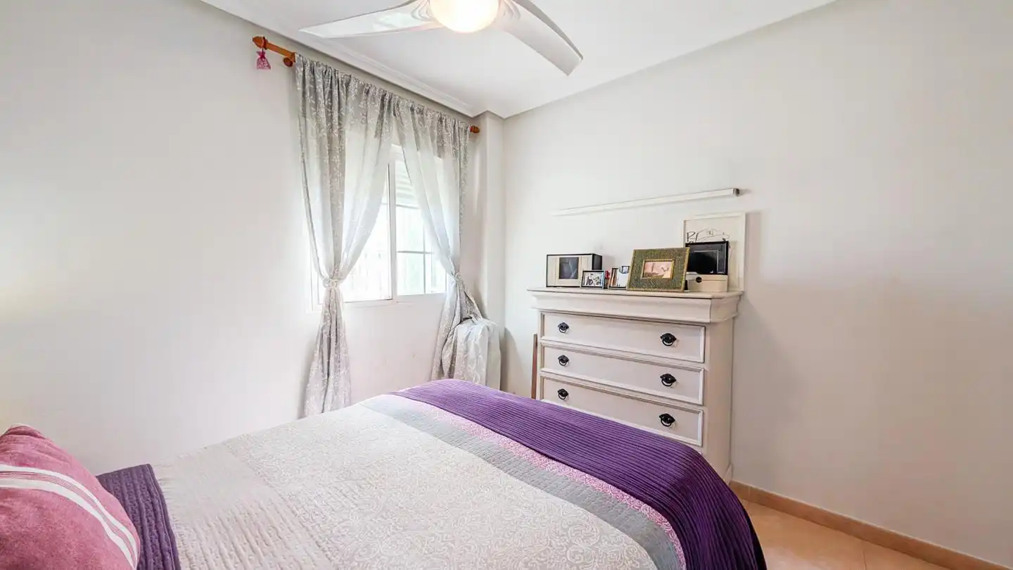 Habitación de Casa adosada en venta en Santa Pola con Aire acondicionado, Jardín privado y Terraza