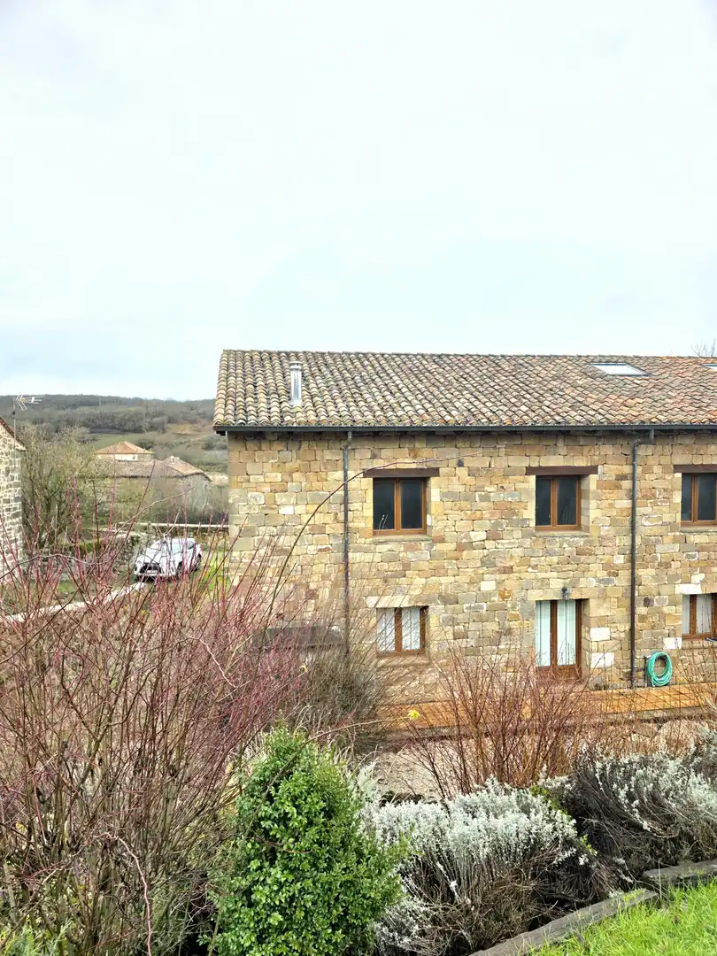 Vista exterior de Casa o xalet en venda en Aguilar de Campoo amb Calefacció, Jardí privat i Moblat