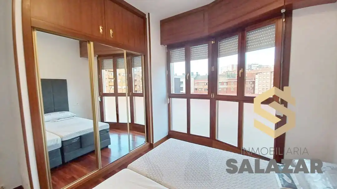 Dormitori de Pis de lloguer en Bilbao  amb Calefacció