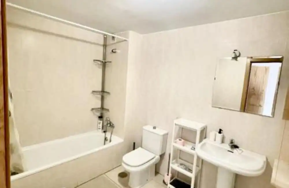 Bany de Apartament en venda en Marbella amb Aire condicionat, Terrassa i Piscina