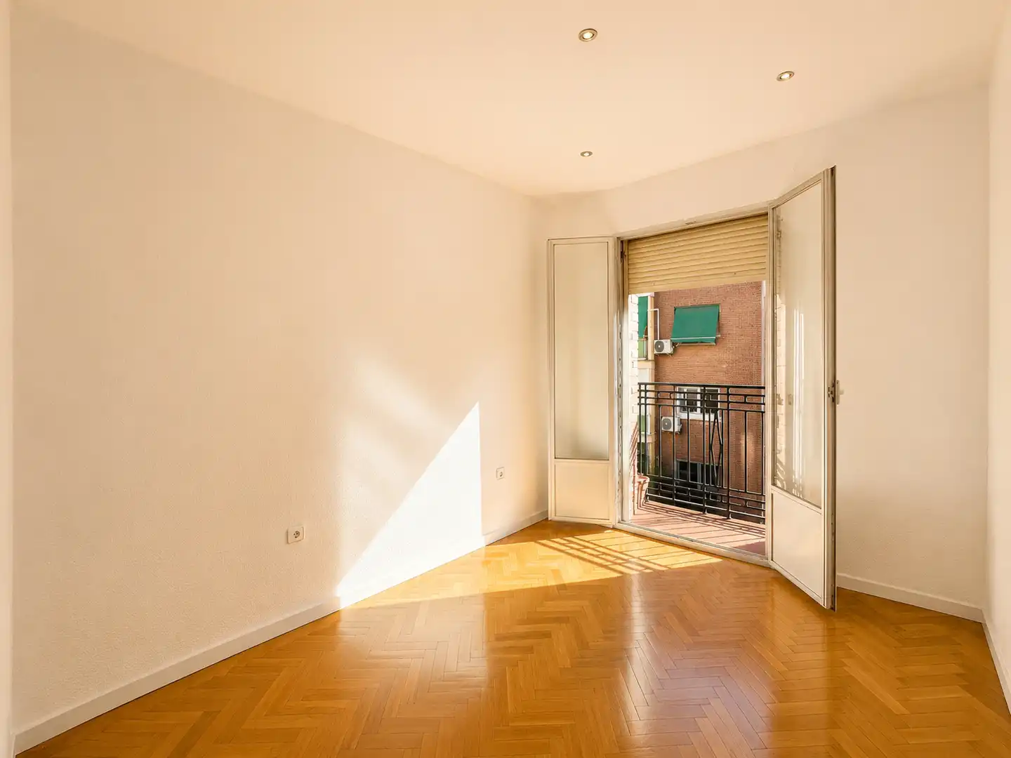 Habitación de Piso en venta en Madrid con Aire acondicionado y Balcón