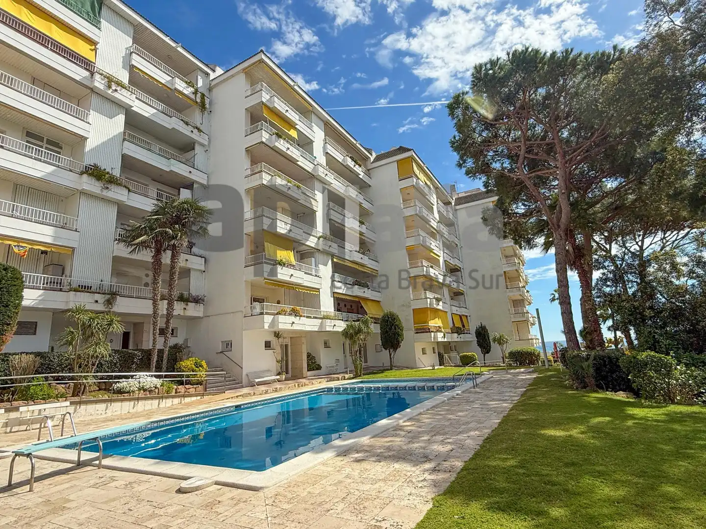 Vista exterior de Piso en venta en Lloret de Mar con Calefacción, Balcón y Piscina comunitaria