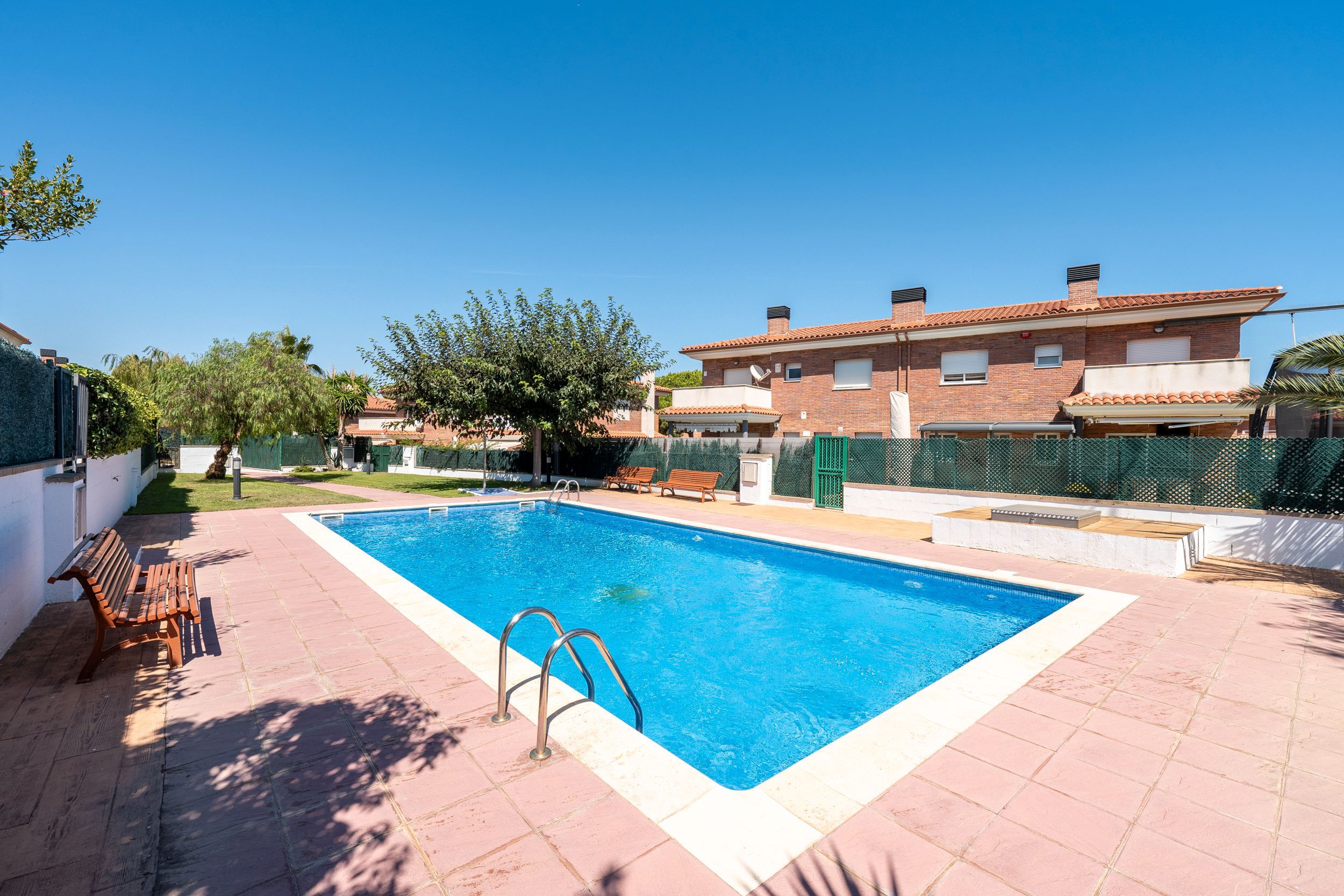 Swimming pool of Single-family semi-detached for sale in Salou  with Air Conditioner, Heating and Terrace