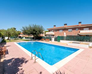 Piscina de Casa adosada en venda en Salou amb Aire condicionat, Calefacció i Terrassa