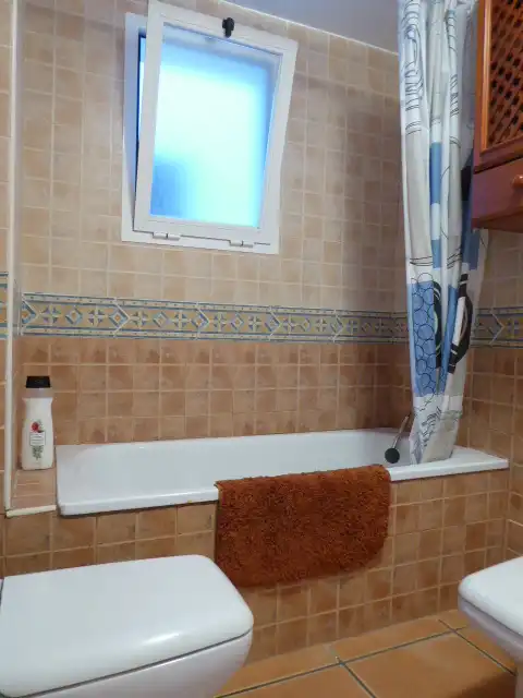 Badezimmer von Wohnung zur Miete in Torrox mit Terrasse, Abstellraum und Möbliert