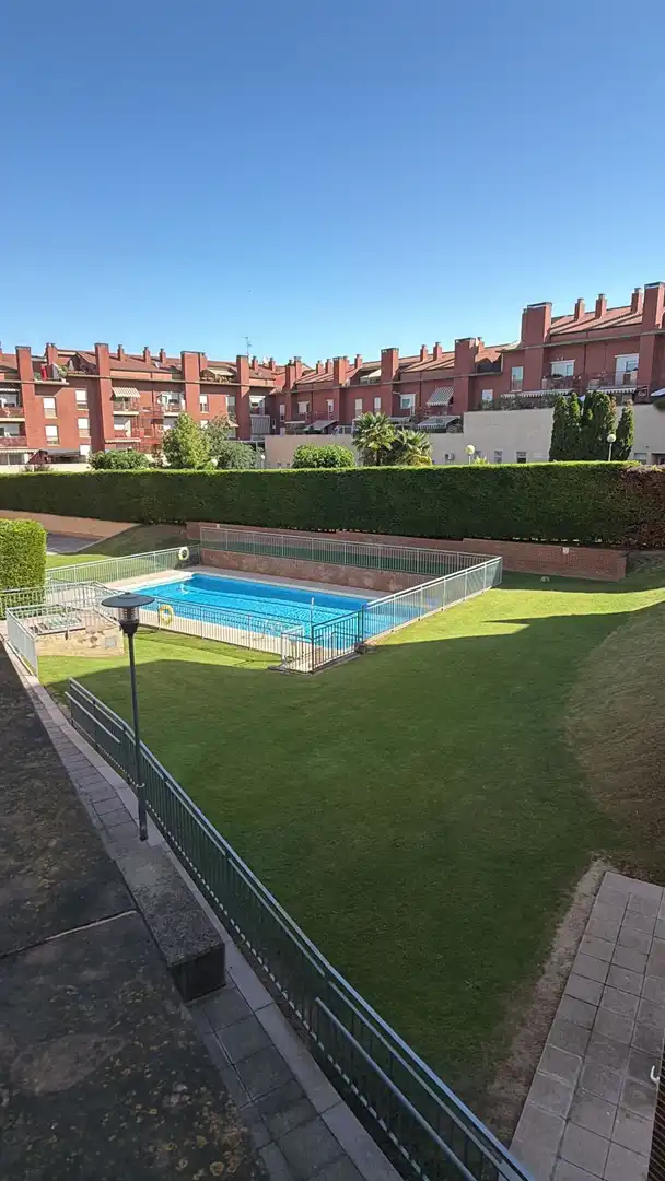 Piscina de Apartament de lloguer en Villamediana de Iregua amb Aire condicionat, Calefacció i Terrassa