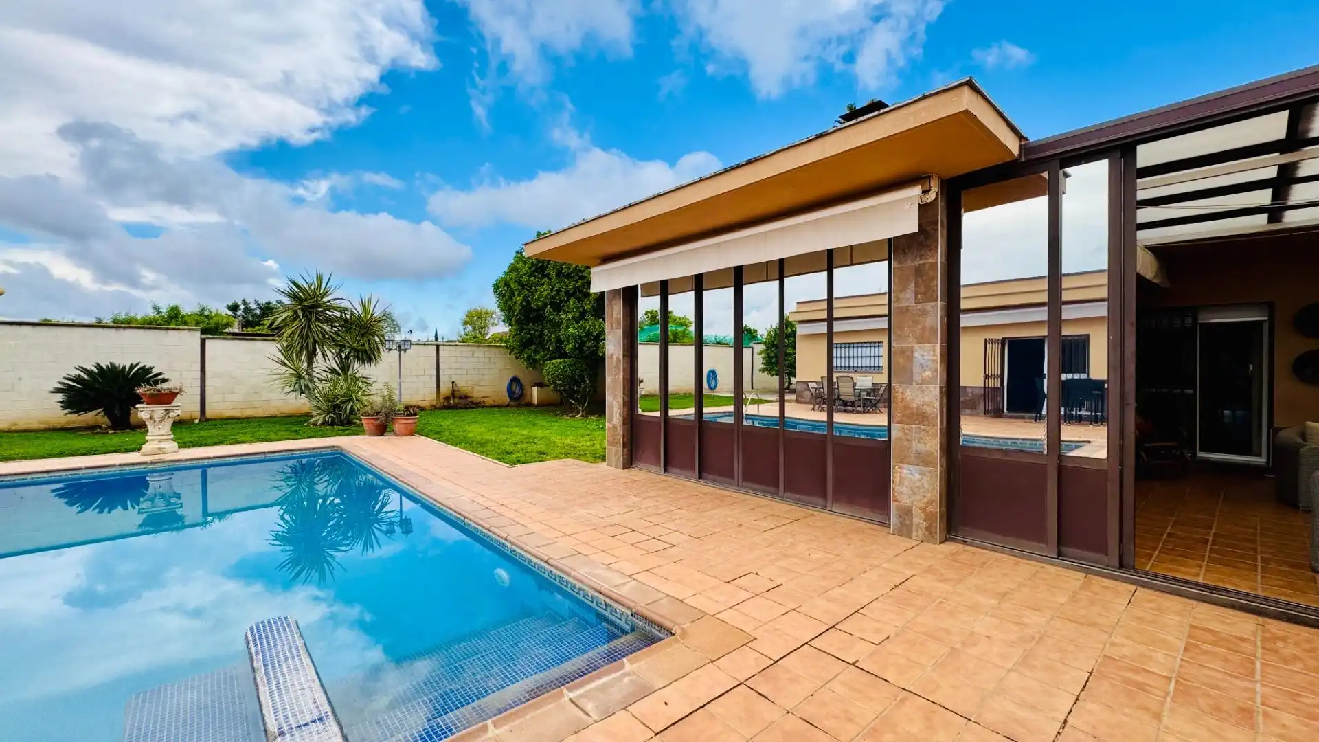 Piscina de Casa o xalet en venda en Alcalá de Guadaira amb Aire condicionat, Jardí privat i Terrassa