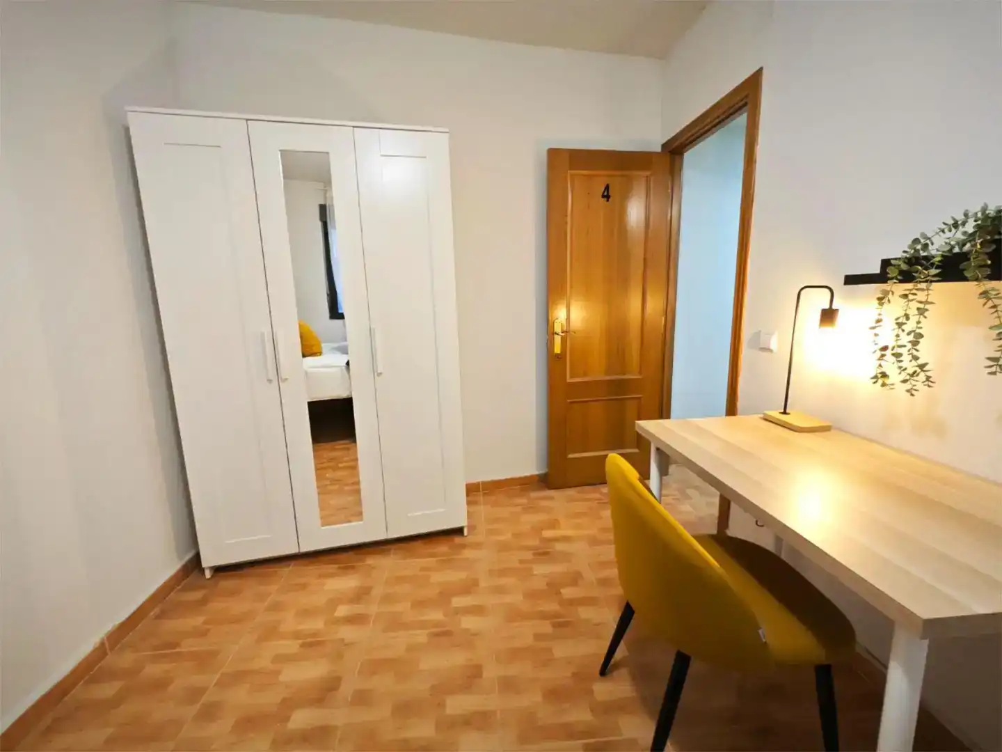 Bedroom of Flat for share in León Capital   with Storage room and Furnished