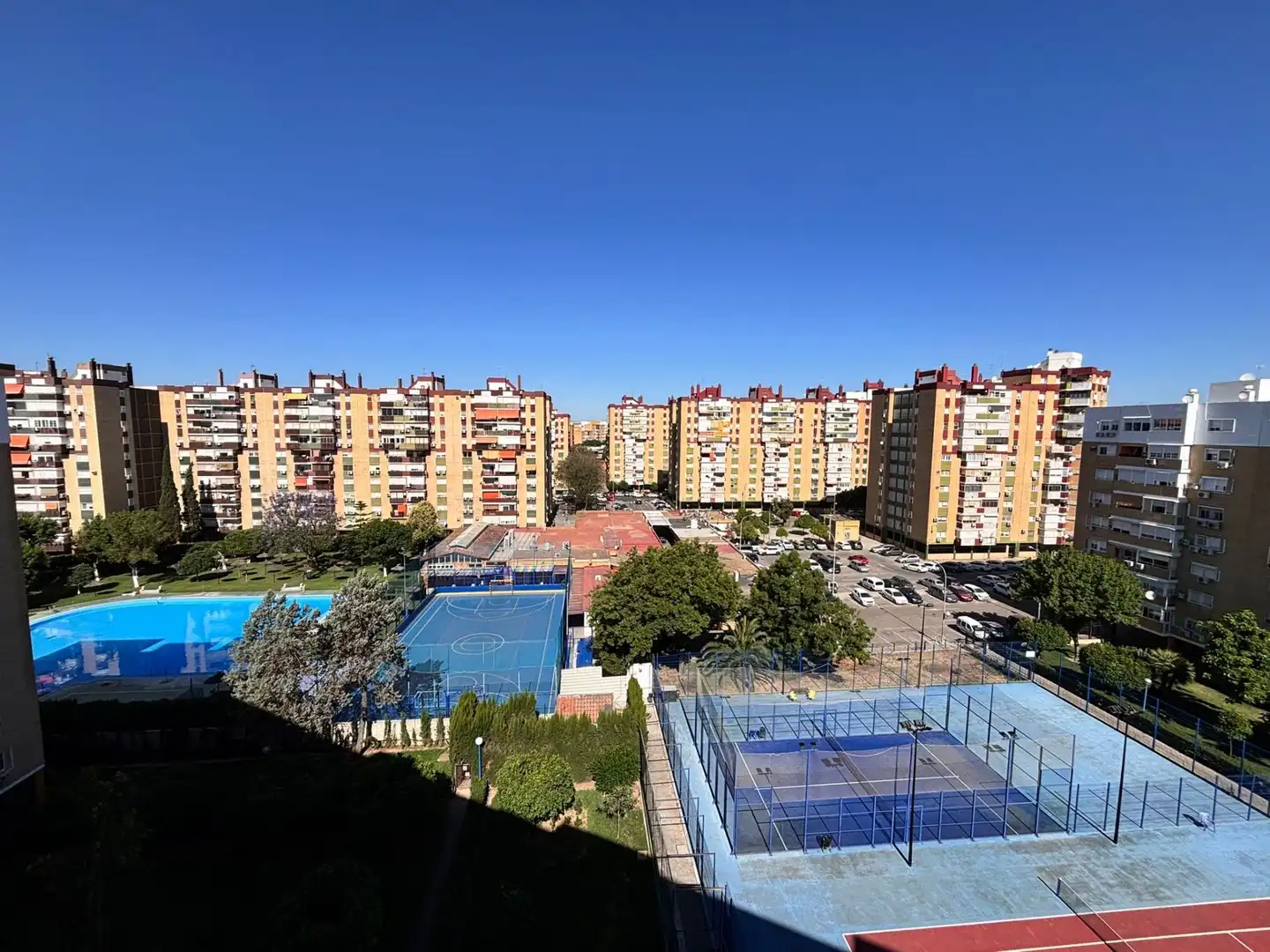 Exterior view of Flat for sale in Sevilla  with Air Conditioner and Community pool