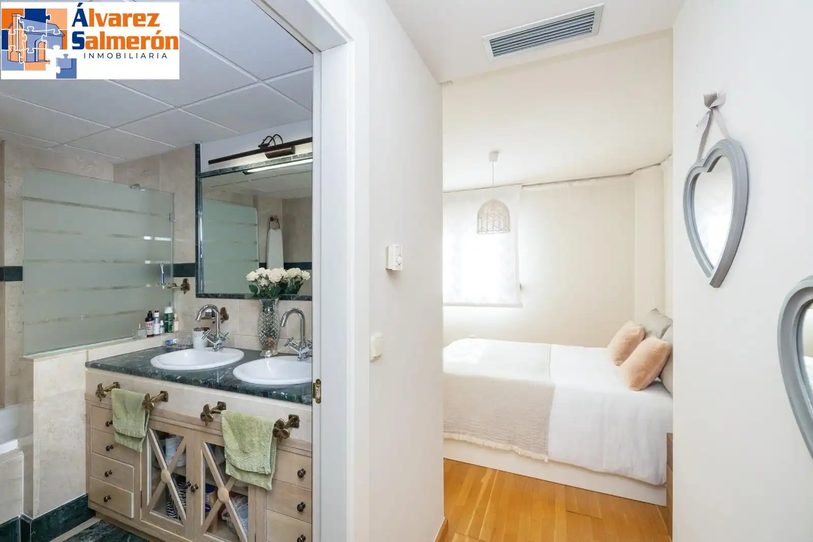 Habitación de Casa adosada en venta en Granada con Aire acondicionado, Calefacción y Terraza