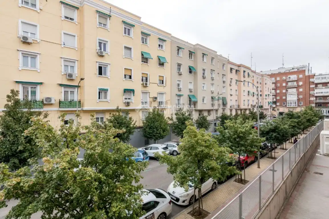 Vista exterior de Piso en venta en Madrid