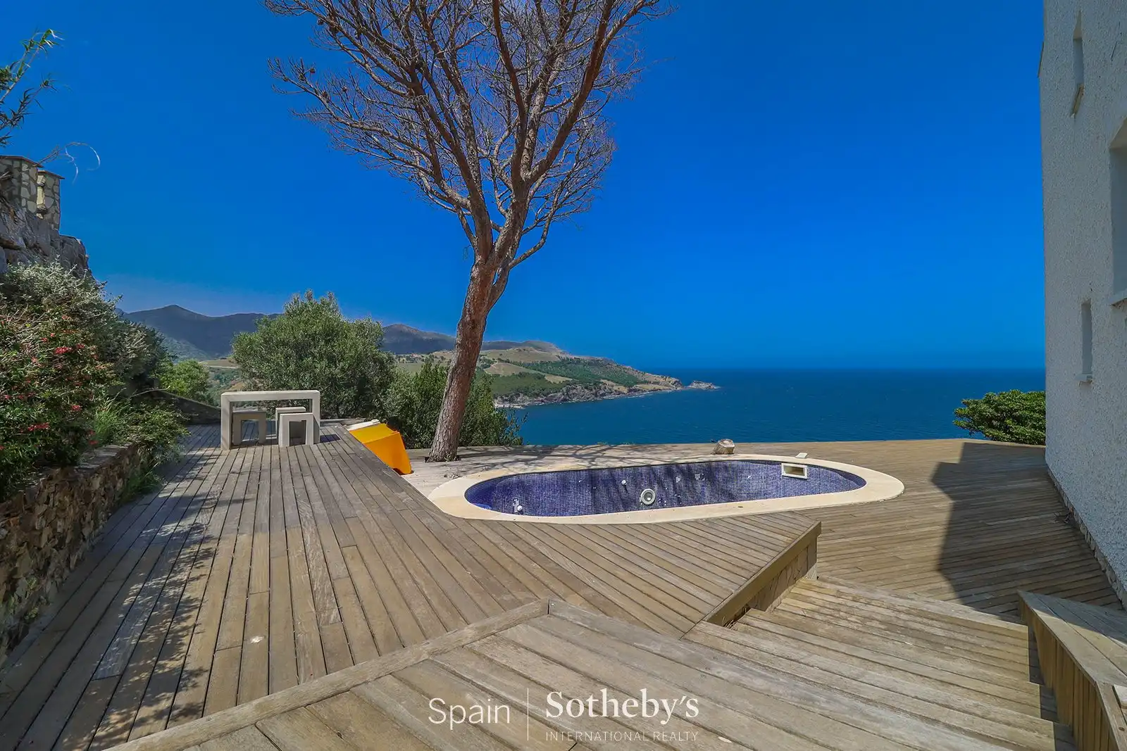 Swimming pool of Houses for sale in Llançà  with Air Conditioner, Heating and Private garden
