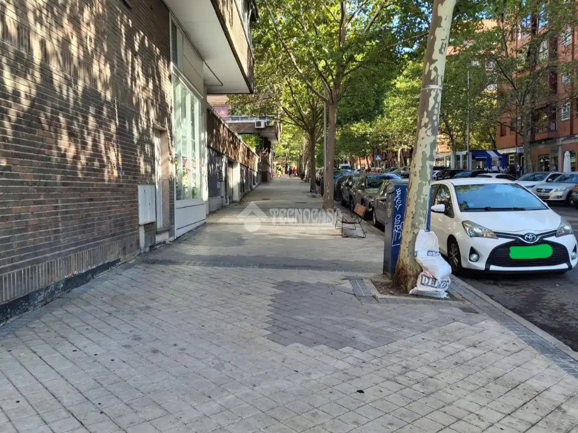 Vista exterior de Traster de lloguer en Madrid amb Alarma