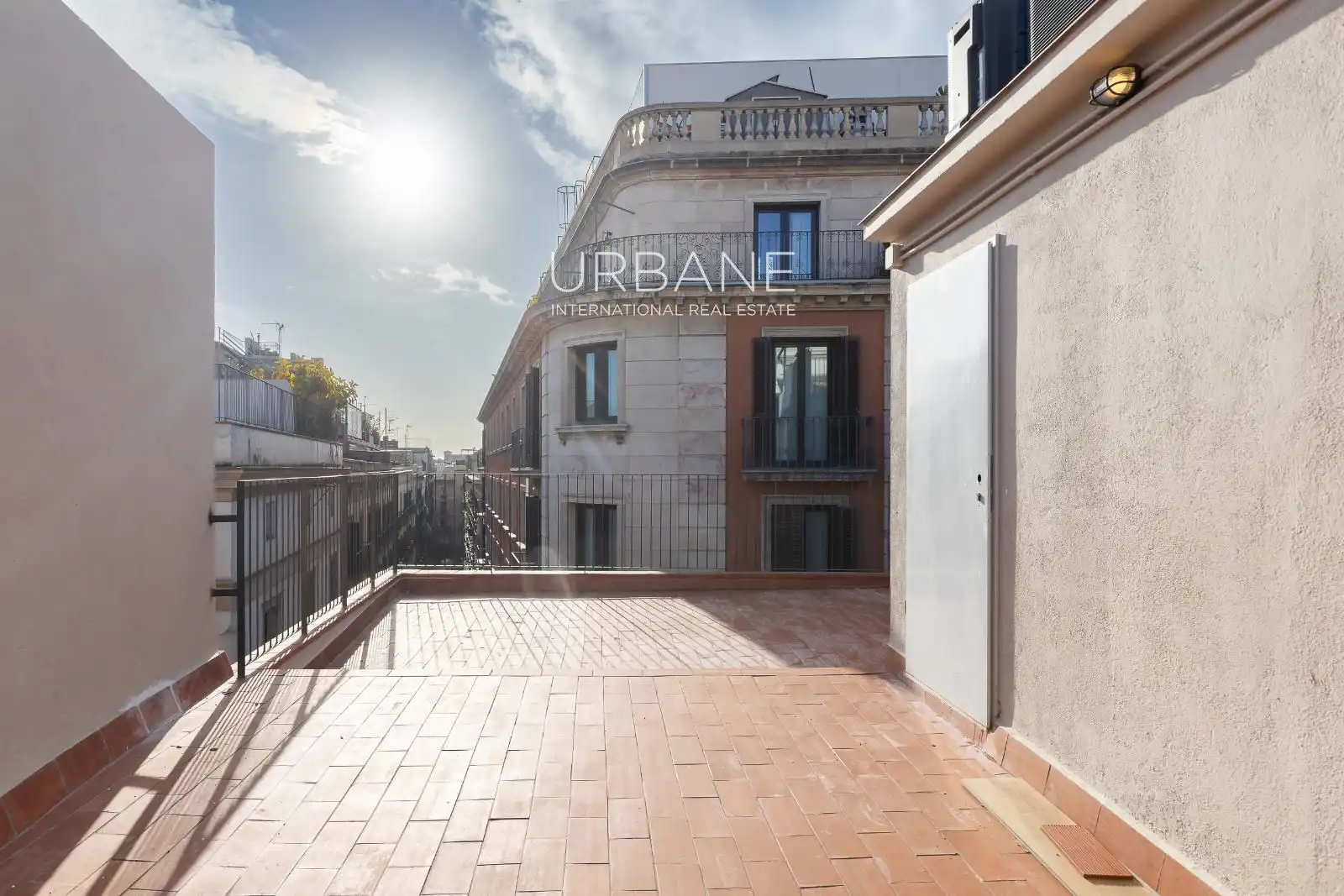 Außenansicht von Wohnung zum Verkauf in Barcelona mit Klimaanlage, Heizung und Parkett