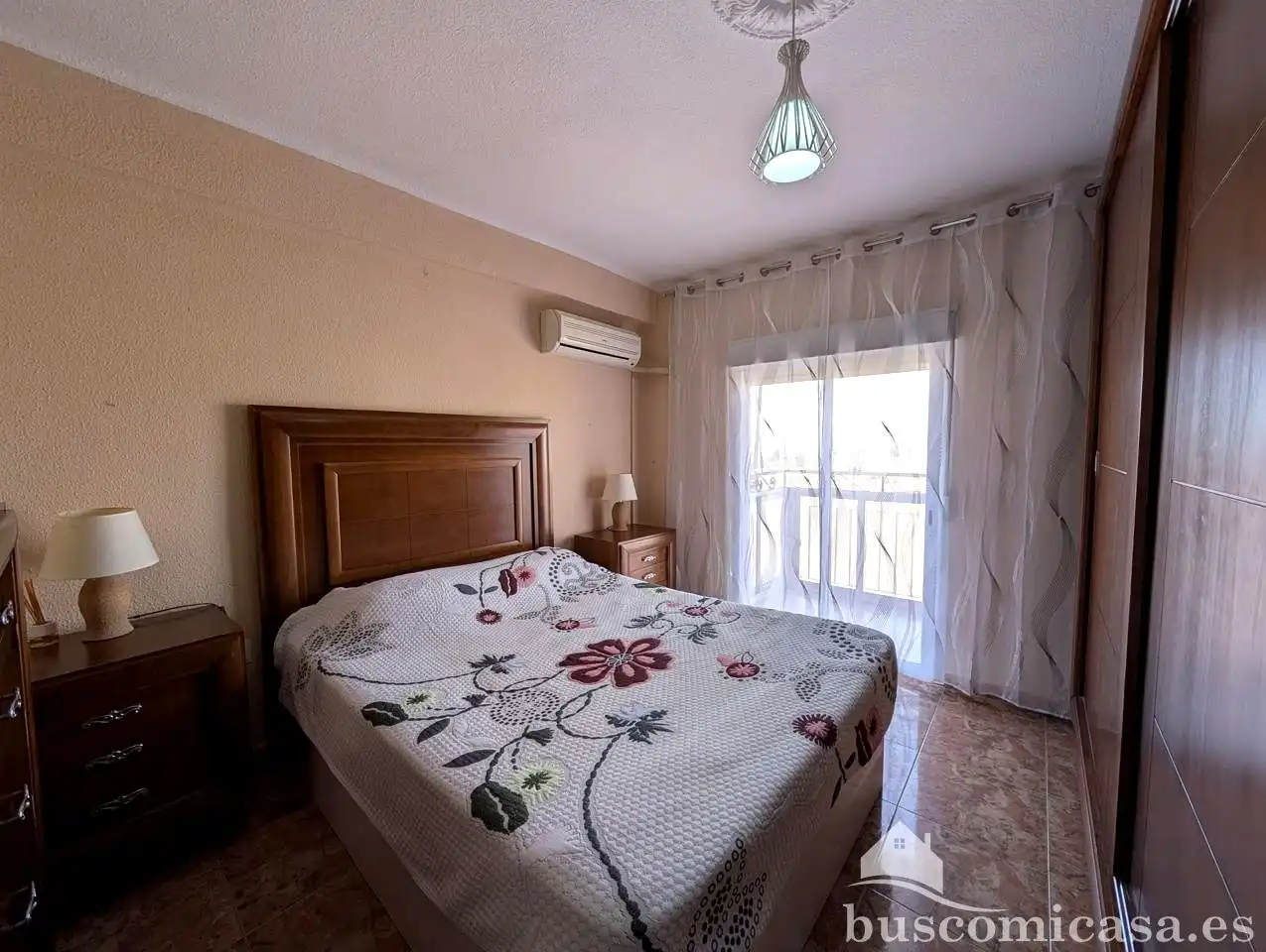Dormitori de Pis en venda en Linares amb Aire condicionat, Moblat i Balcó