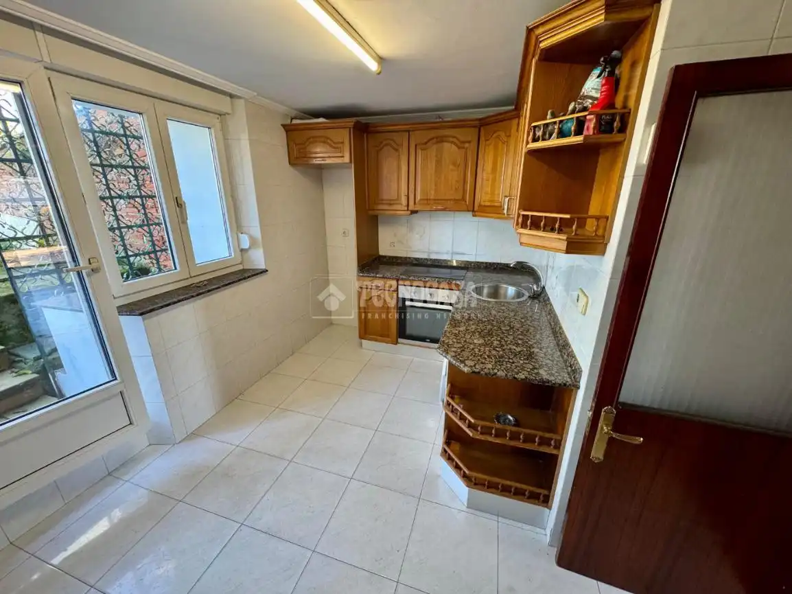 Casa adosada en venta en El Astillero