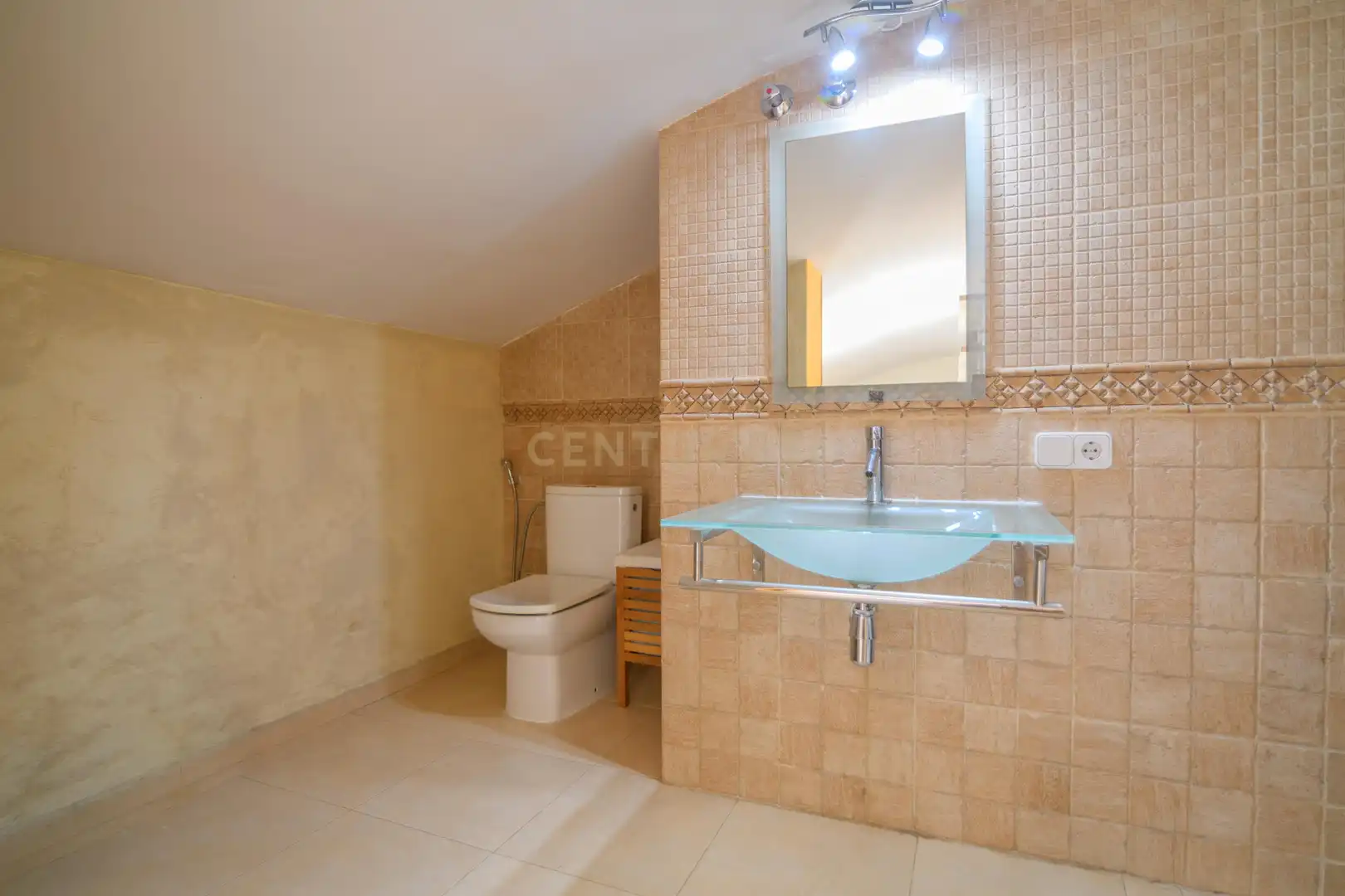 Badezimmer von Wohnungen zum Verkauf in Calella
