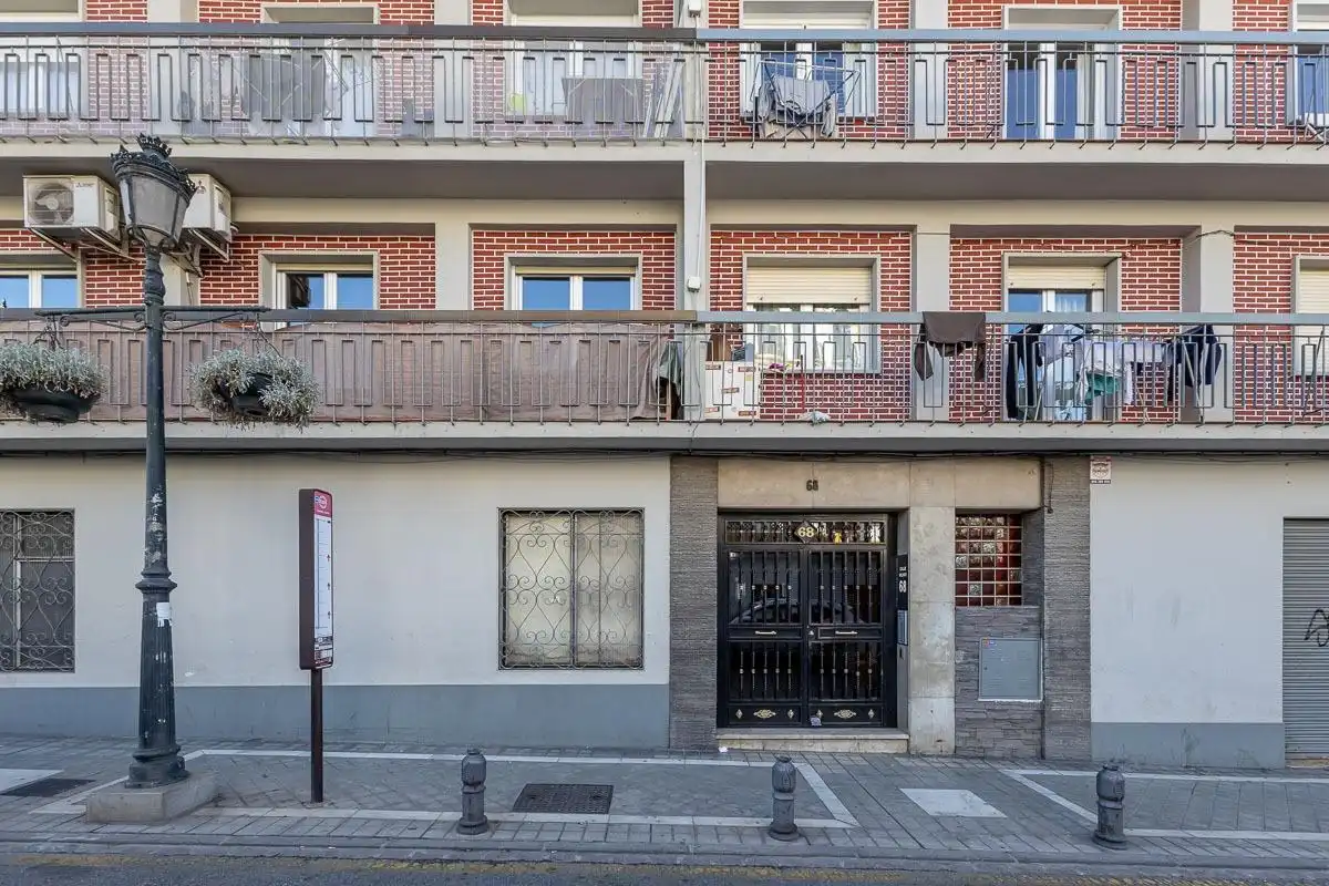Vista exterior de Piso en venta en Granada con Calefacción y Terraza