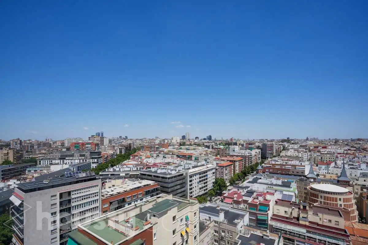 Außenansicht von Wohnung zum Verkauf in Madrid mit Klimaanlage, Heizung und Terrasse