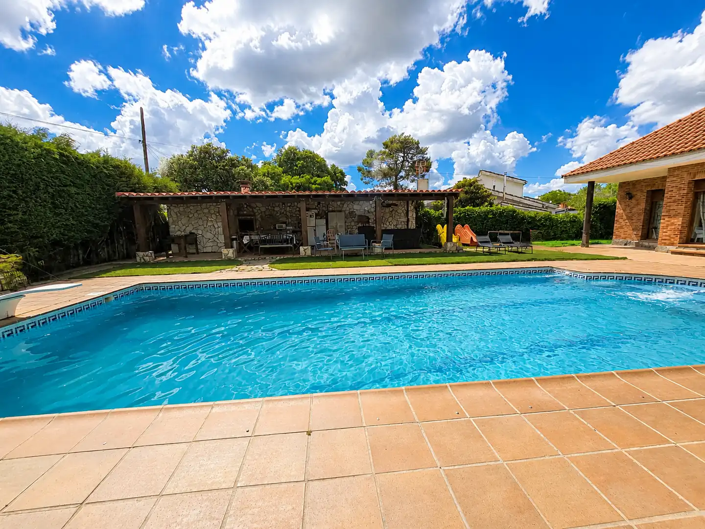 Piscina de Casa o chalet en venta en Nuevo Baztán con Calefacción, Jardín privado y Trastero