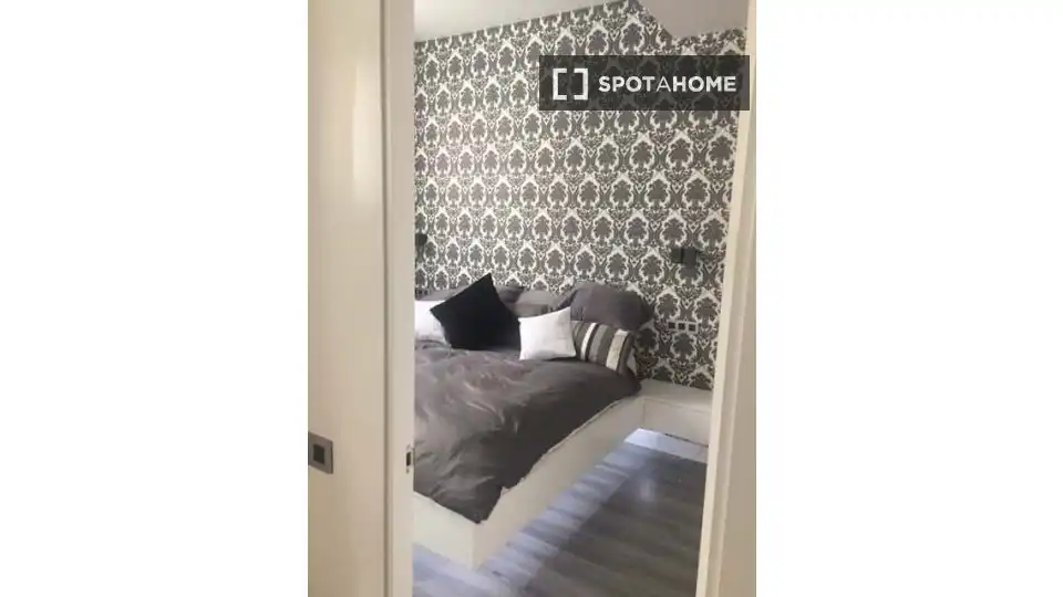 Bedroom of Flat for rent in Madrid  with Air Conditioner, Heating and Furnished