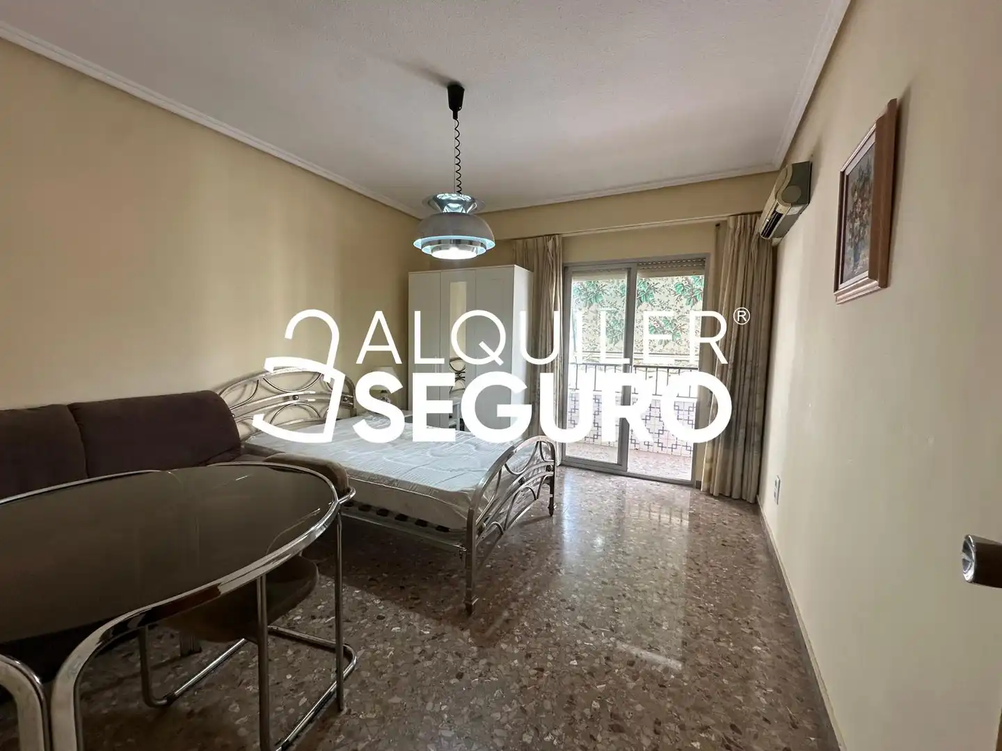 Habitación de Piso de alquiler en Valencia con Aire acondicionado y Amueblado