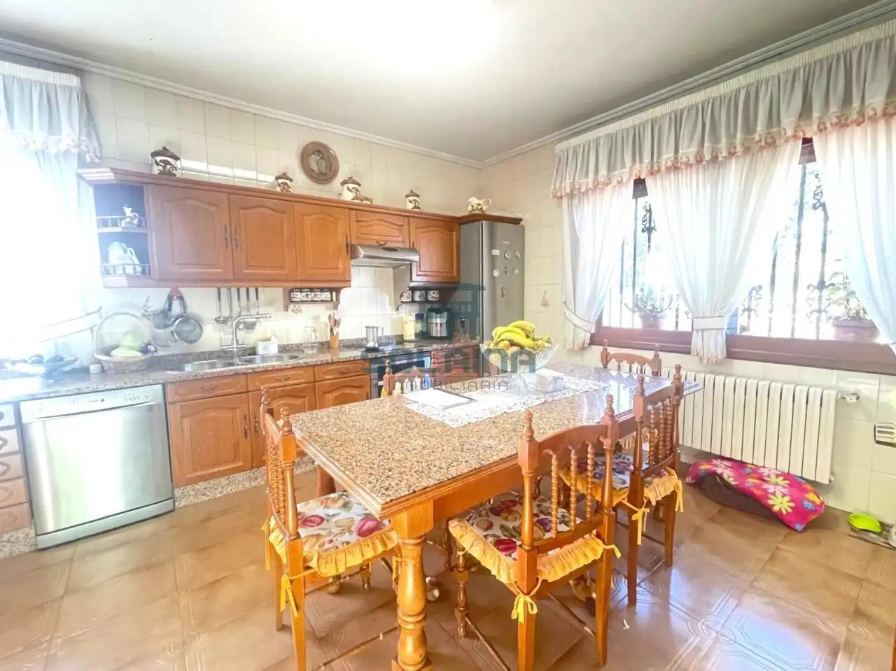 Cocina de Casa o chalet en venta en Ourense Capital  con Calefacción, Jardín privado y Terraza
