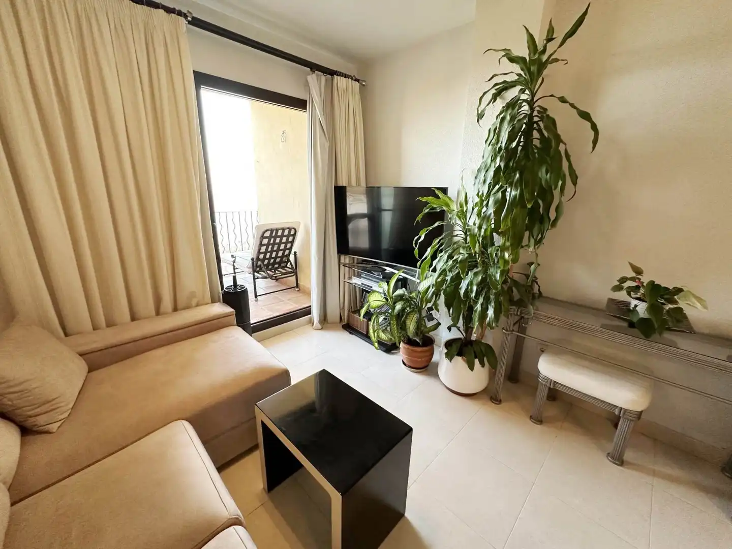 Sala de estar de Piso en venta en Benalmádena con Calefacción, Terraza y Piscina comunitaria