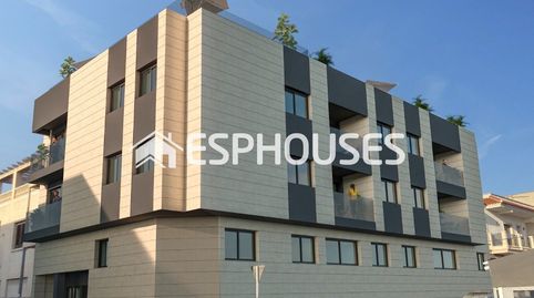 Apartamento de obra nueva en planta baja con patio privado y piscina en la azotea en Catral